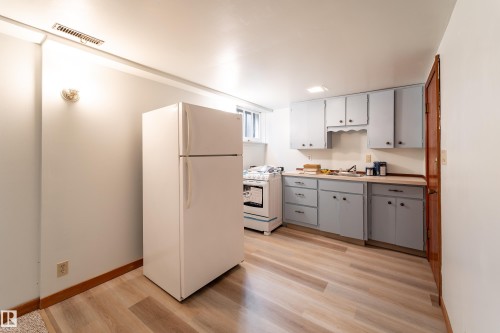 11108 81 Avenue Nw, Edmonton, AB - Indoor Photo Showing Kitchen