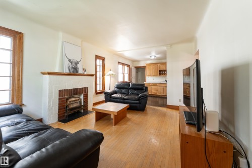 11108 81 Avenue Nw, Edmonton, AB - Indoor Photo Showing Living Room With Fireplace