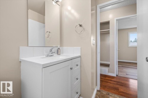 5212 50 Avenue, Bruderheim, AB - Indoor Photo Showing Bathroom