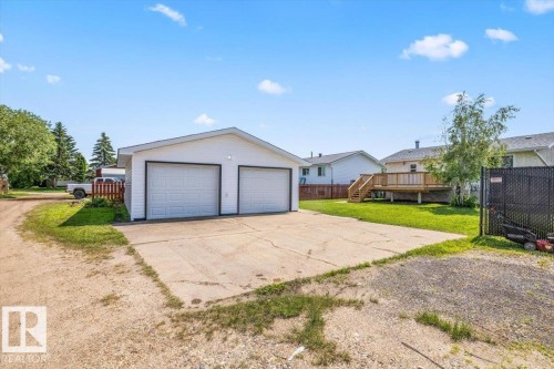 5212 50 Avenue, Bruderheim, AB - Outdoor With Exterior