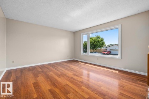 5212 50 Avenue, Bruderheim, AB - Indoor Photo Showing Other Room