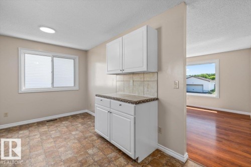 5212 50 Avenue, Bruderheim, AB - Indoor