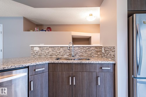 #17 7503 Getty Ga Nw, Edmonton, AB - Indoor Photo Showing Kitchen With Double Sink