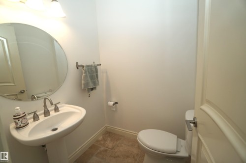 10224 90 Street Nw, Edmonton, AB - Indoor Photo Showing Bathroom