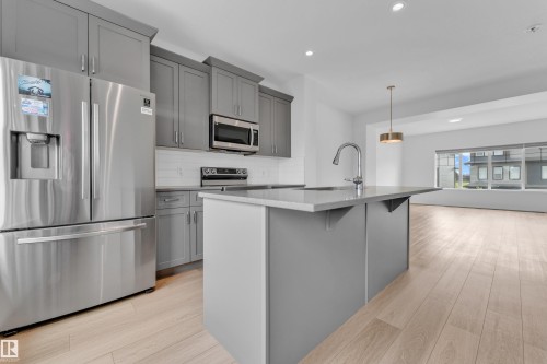 1534 157 Street Sw, Edmonton, AB - Indoor Photo Showing Kitchen With Upgraded Kitchen