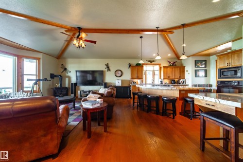 103 Argentia Beach, Rural Wetaskiwin County, AB - Indoor