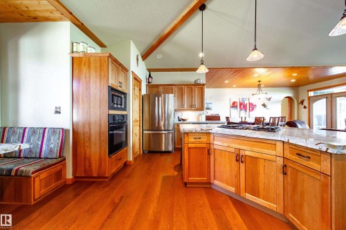 103 Argentia Beach, Rural Wetaskiwin County, AB - Indoor Photo Showing Kitchen