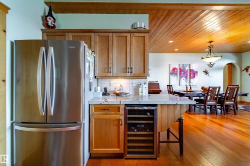 103 Argentia Beach, Rural Wetaskiwin County, AB - Indoor Photo Showing Kitchen