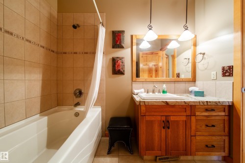 103 Argentia Beach, Rural Wetaskiwin County, AB - Indoor Photo Showing Bathroom