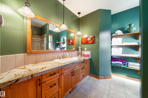 103 Argentia Beach, Rural Wetaskiwin County, AB - Indoor Photo Showing Bathroom