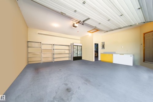 103 Argentia Beach, Rural Wetaskiwin County, AB - Indoor Photo Showing Garage