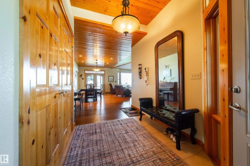 103 Argentia Beach, Rural Wetaskiwin County, AB - Indoor Photo Showing Other Room