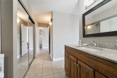 #401 11026 106 St Nw, Edmonton, AB - Indoor Photo Showing Bathroom
