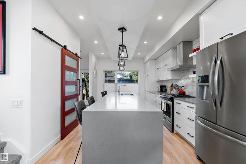 11413 126 Street Nw, Edmonton, AB - Indoor Photo Showing Kitchen With Upgraded Kitchen