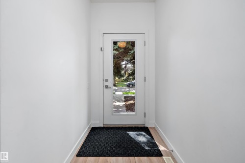 11413 126 Street Nw, Edmonton, AB - Indoor Photo Showing Other Room