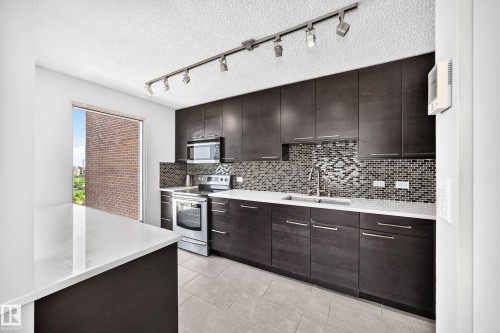 #1802 11027 87 Av Nw, Edmonton, AB - Indoor Photo Showing Kitchen