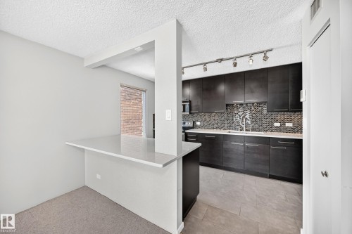 #1802 11027 87 Av Nw, Edmonton, AB - Indoor Photo Showing Kitchen