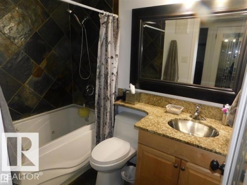 #101 10745 83 Av Nw, Edmonton, AB - Indoor Photo Showing Bathroom