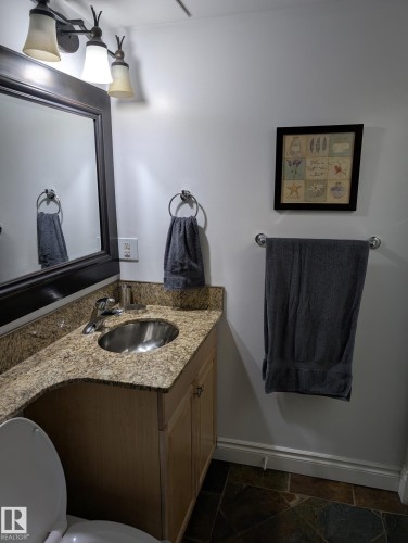#101 10745 83 Av Nw, Edmonton, AB - Indoor Photo Showing Bathroom
