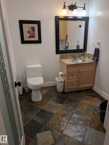 #101 10745 83 Av Nw, Edmonton, AB - Indoor Photo Showing Bathroom