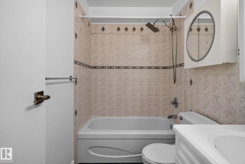#108 10520 80 Av Nw, Edmonton, AB - Indoor Photo Showing Bathroom