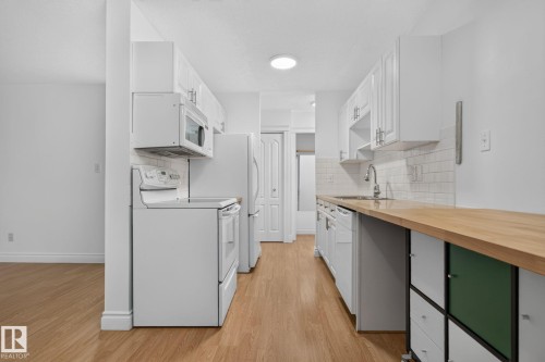 #108 10520 80 Av Nw, Edmonton, AB - Indoor Photo Showing Kitchen