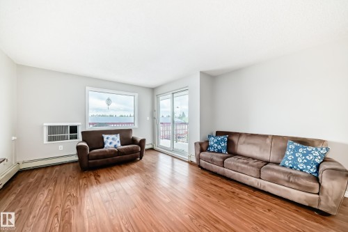 311 4906 47 Avenue, Leduc, AB - Indoor Photo Showing Living Room