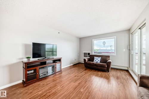 311 4906 47 Avenue, Leduc, AB - Indoor Photo Showing Living Room