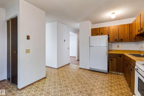 17912 77 Avenue, Edmonton, AB 