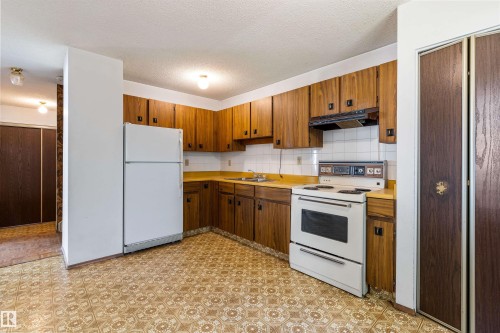 17912 77 Avenue, Edmonton, AB 