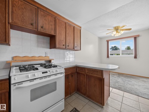 14031 63 Street Nw, Edmonton, AB - Indoor Photo Showing Kitchen