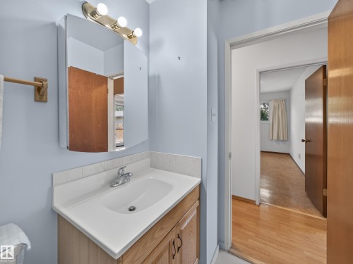14031 63 Street Nw, Edmonton, AB - Indoor Photo Showing Bathroom