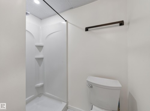 14031 63 Street Nw, Edmonton, AB - Indoor Photo Showing Bathroom