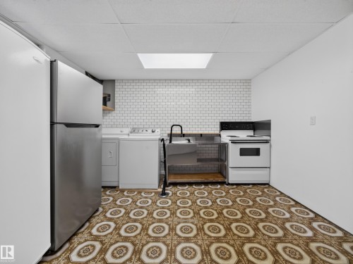 14031 63 Street Nw, Edmonton, AB - Indoor