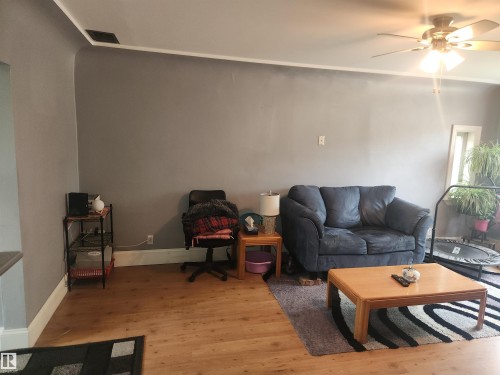 4743 47 Street, Onoway, AB - Indoor Photo Showing Living Room