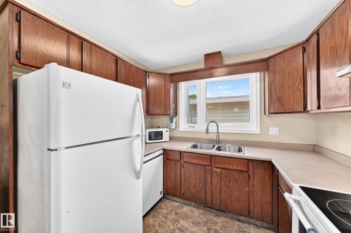 3724 54 Street, Wetaskiwin, AB - Indoor Photo Showing Kitchen With Double Sink