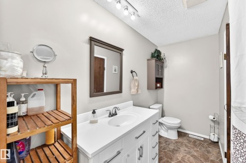 3724 54 Street, Wetaskiwin, AB - Indoor Photo Showing Bathroom