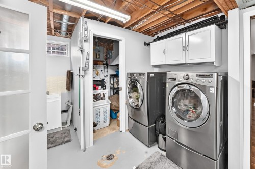 3724 54 Street, Wetaskiwin, AB - Indoor Photo Showing Laundry Room