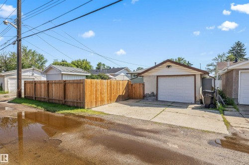 10534 163 Street Nw, Edmonton, AB - Outdoor