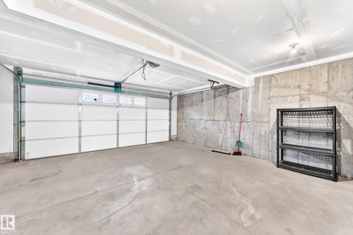 5321 3 Avenue Sw, Edmonton, AB - Indoor Photo Showing Garage