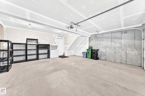 5321 3 Avenue Sw, Edmonton, AB - Indoor Photo Showing Garage