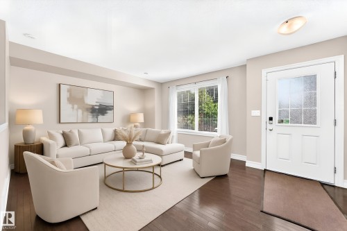 5321 3 Avenue Sw, Edmonton, AB - Indoor Photo Showing Living Room