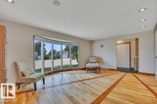 6960 21 Avenue Nw, Edmonton, AB - Indoor Photo Showing Other Room