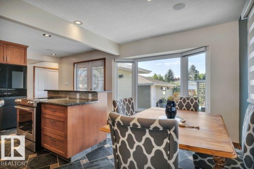 6960 21 Avenue Nw, Edmonton, AB - Indoor Photo Showing Dining Room