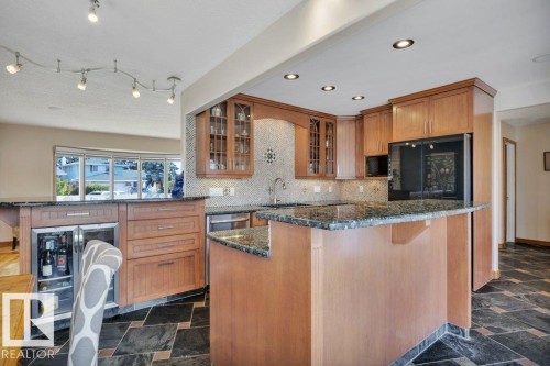 6960 21 Avenue Nw, Edmonton, AB - Indoor Photo Showing Kitchen