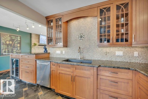 6960 21 Avenue Nw, Edmonton, AB - Indoor Photo Showing Kitchen