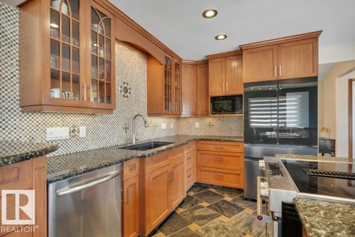 6960 21 Avenue Nw, Edmonton, AB - Indoor Photo Showing Kitchen