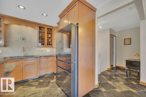6960 21 Avenue Nw, Edmonton, AB - Indoor Photo Showing Kitchen