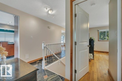 6960 21 Avenue Nw, Edmonton, AB - Indoor Photo Showing Other Room