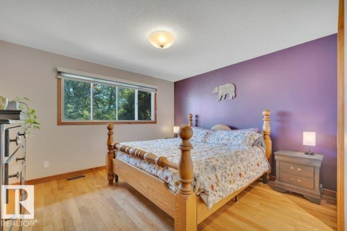 6960 21 Avenue Nw, Edmonton, AB - Indoor Photo Showing Bedroom